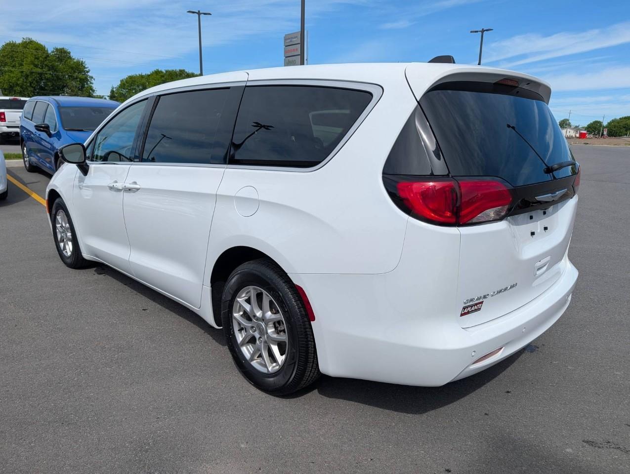 2024 Chrysler Grand Caravan SXT 7 Passenger Photo
