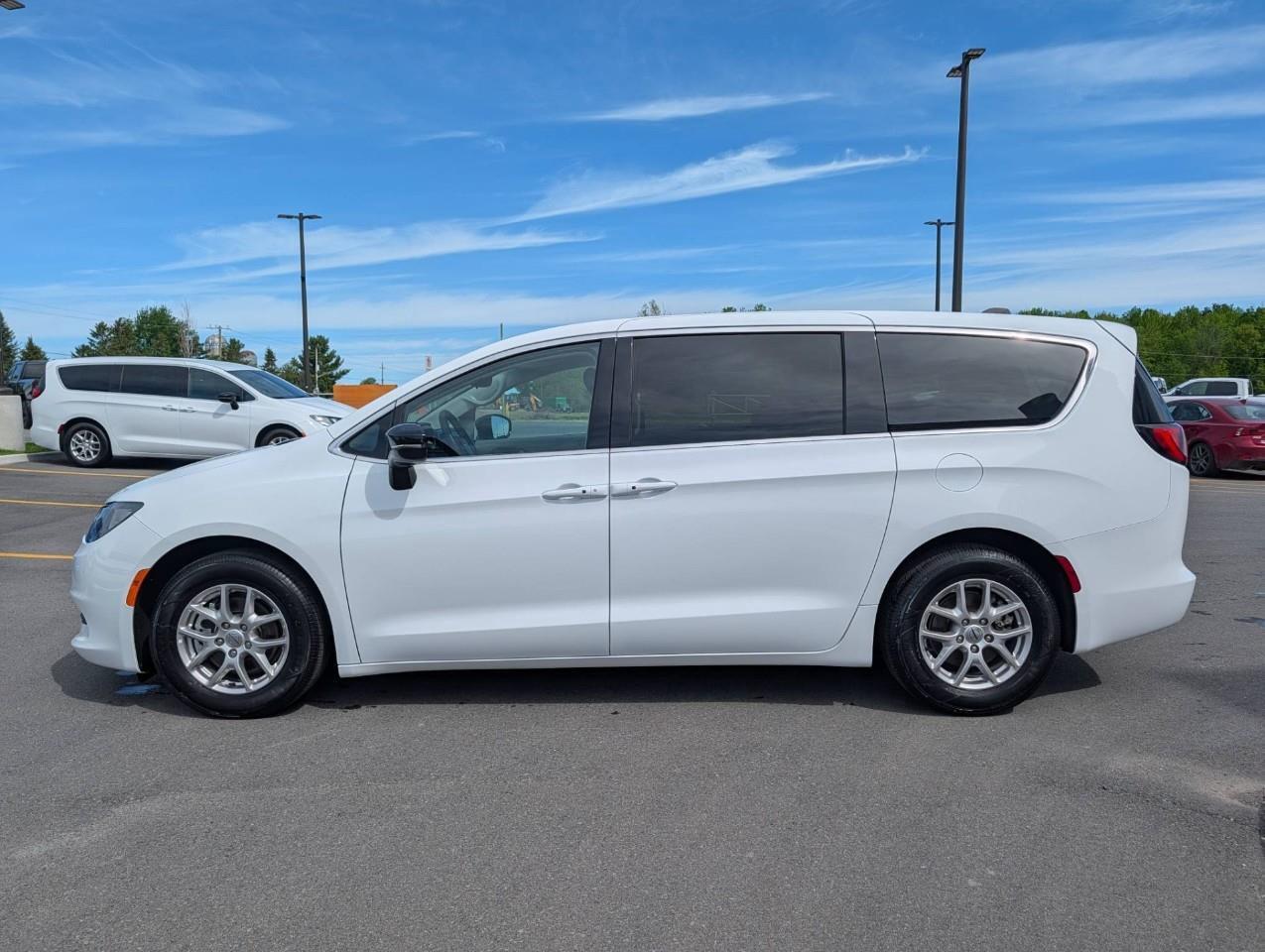 2024 Chrysler Grand Caravan SXT 7 Passenger Photo