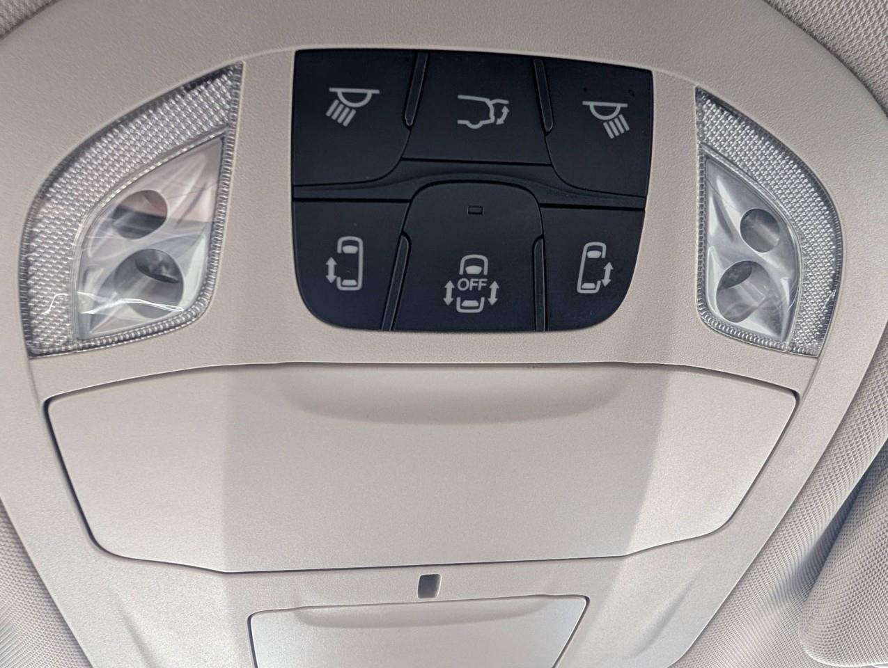 2024 Chrysler Grand Caravan SXT 7 Passenger Photo