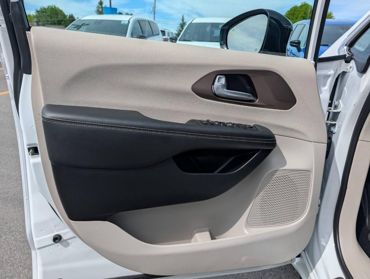 2024 Chrysler Grand Caravan SXT 7 Passenger Photo