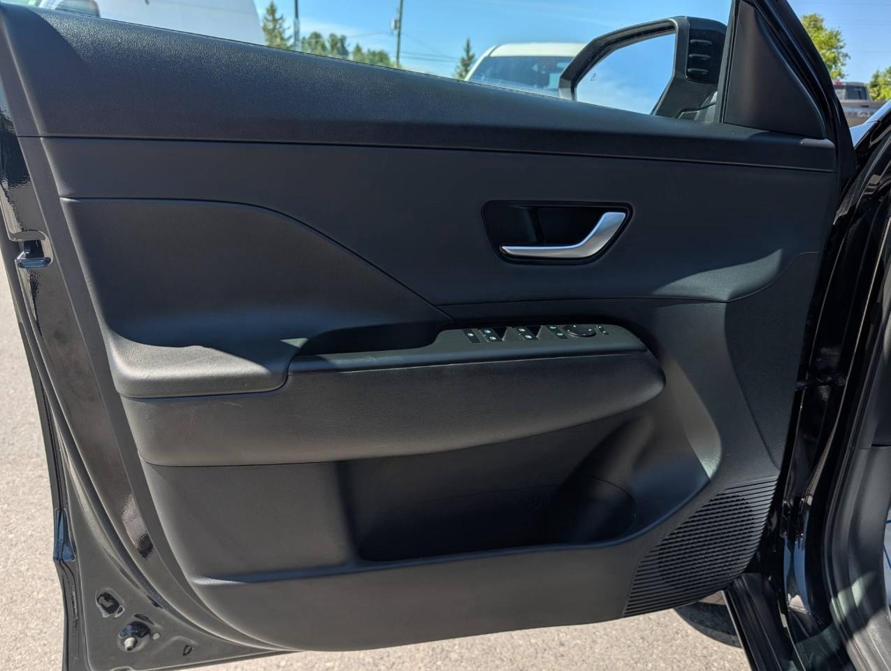2025 Hyundai KONA 2.0L Preferred w/Trend Package NO ACCIDENTS Photo