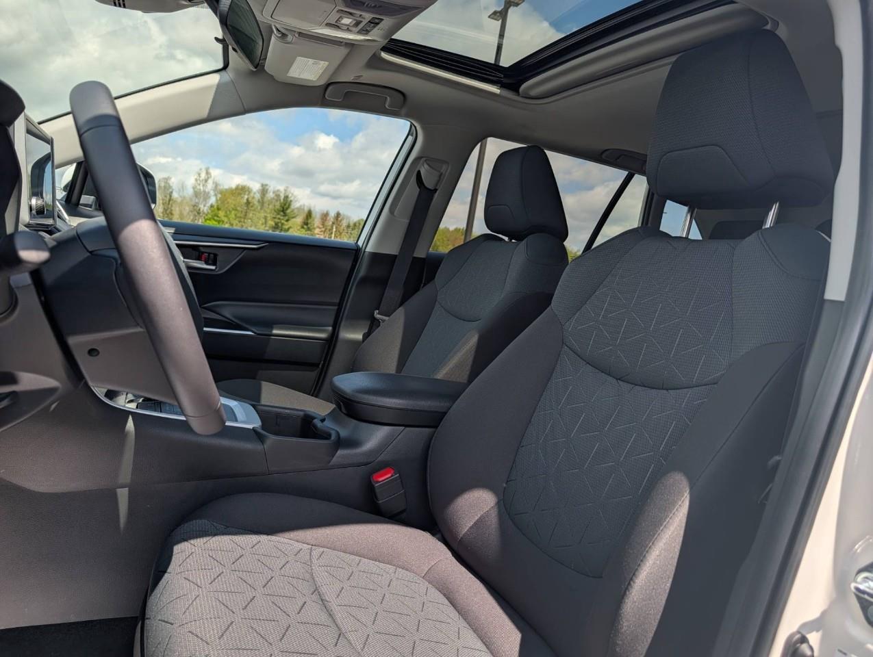 2025 Toyota RAV4 XLE No Accidents Photo