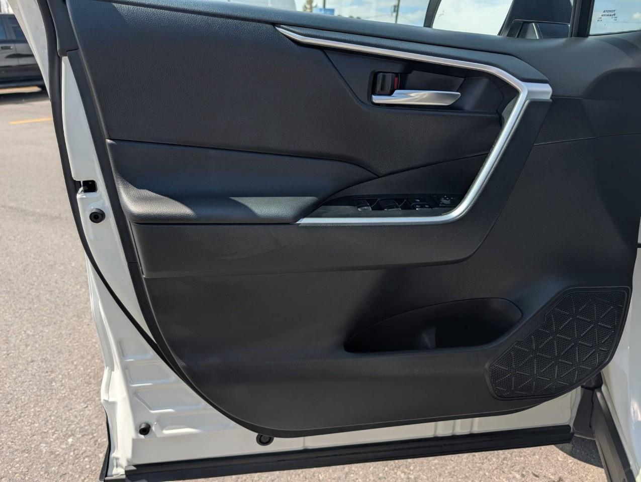 2025 Toyota RAV4 XLE No Accidents Photo