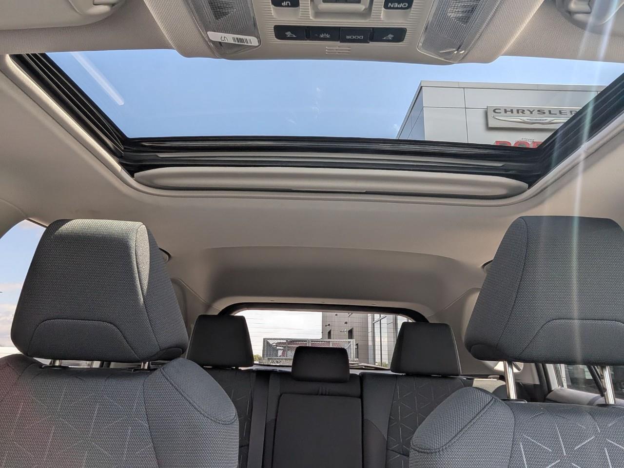 2025 Toyota RAV4 XLE No Accidents Photo2