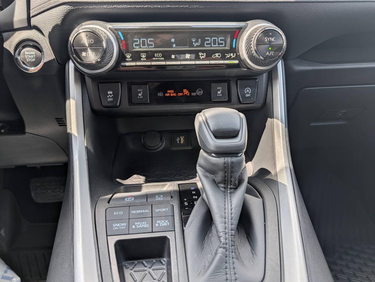 2025 Toyota RAV4 XLE No Accidents Photo