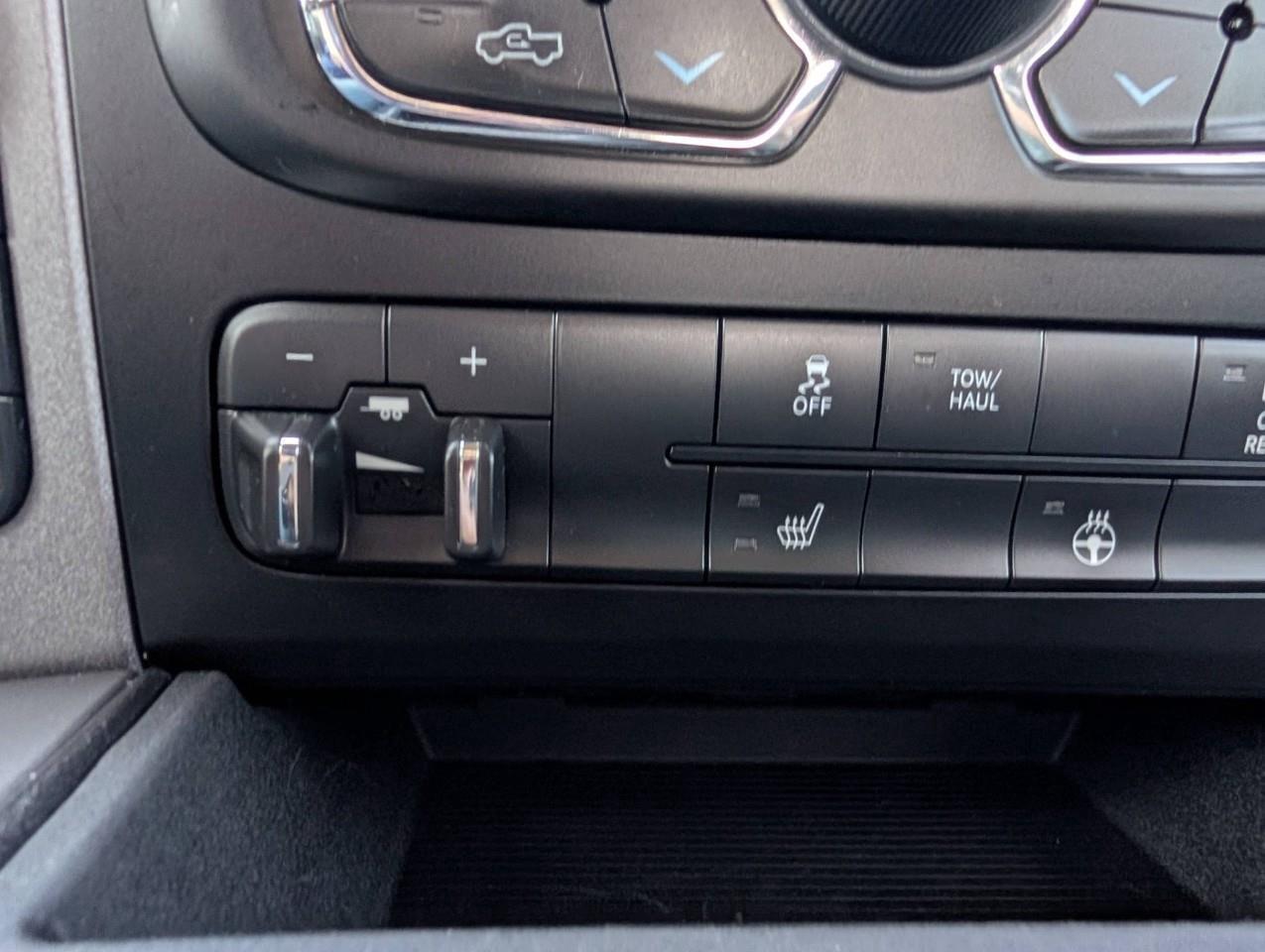 2022 RAM 1500 Classic Tradesman NO ACCIDENTS Photo