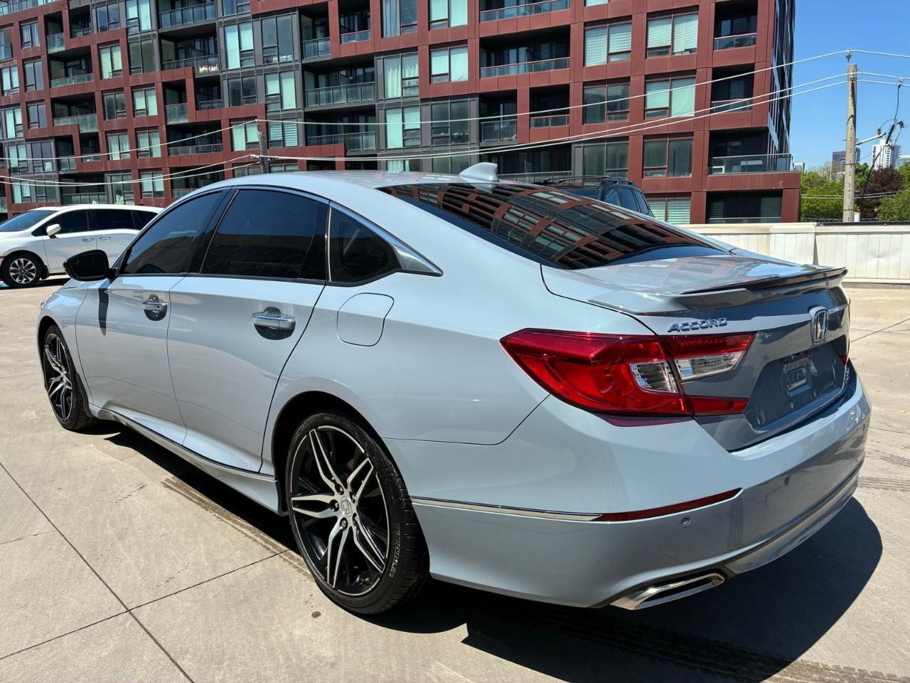 2021 Honda Accord Touring 2.0T 4dr Sedan Photo2