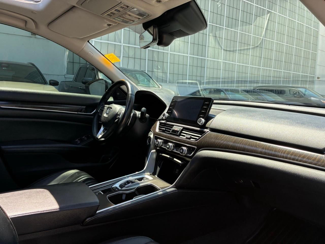 2021 Honda Accord Touring 2.0T 4dr Sedan Photo