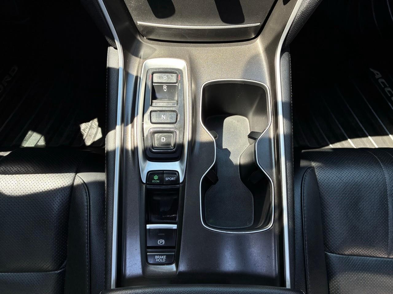 2021 Honda Accord Touring 2.0T 4dr Sedan Photo
