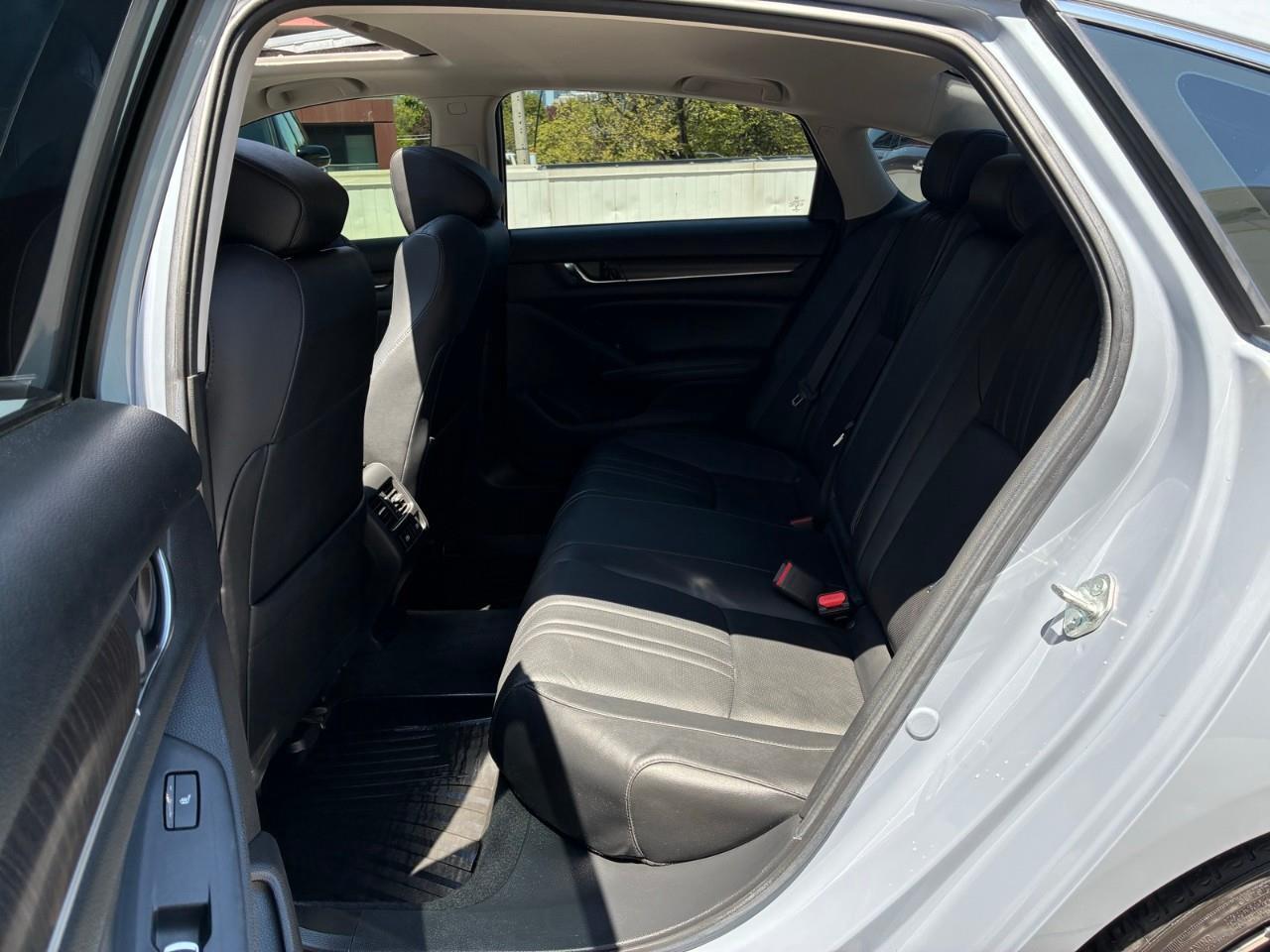 2021 Honda Accord Touring 2.0T 4dr Sedan Photo