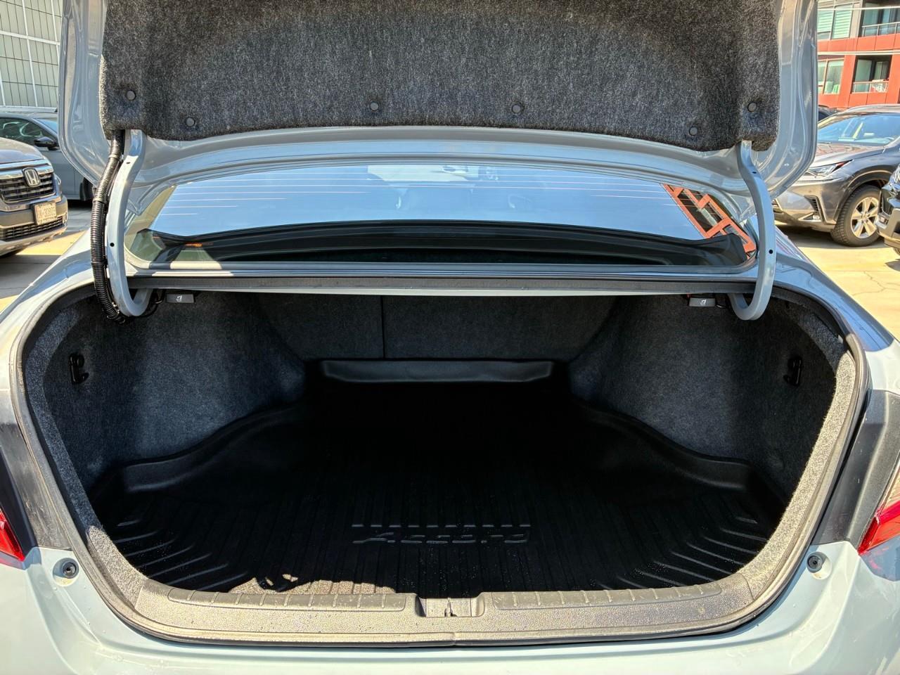 2021 Honda Accord Touring 2.0T 4dr Sedan Photo