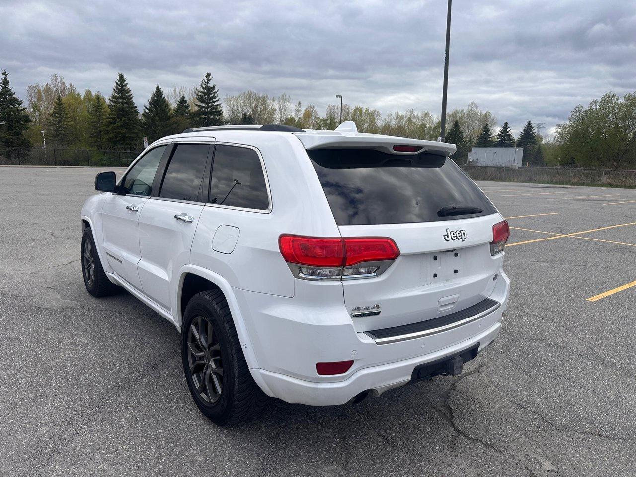 2015 Jeep Grand Cherokee Overland Photo