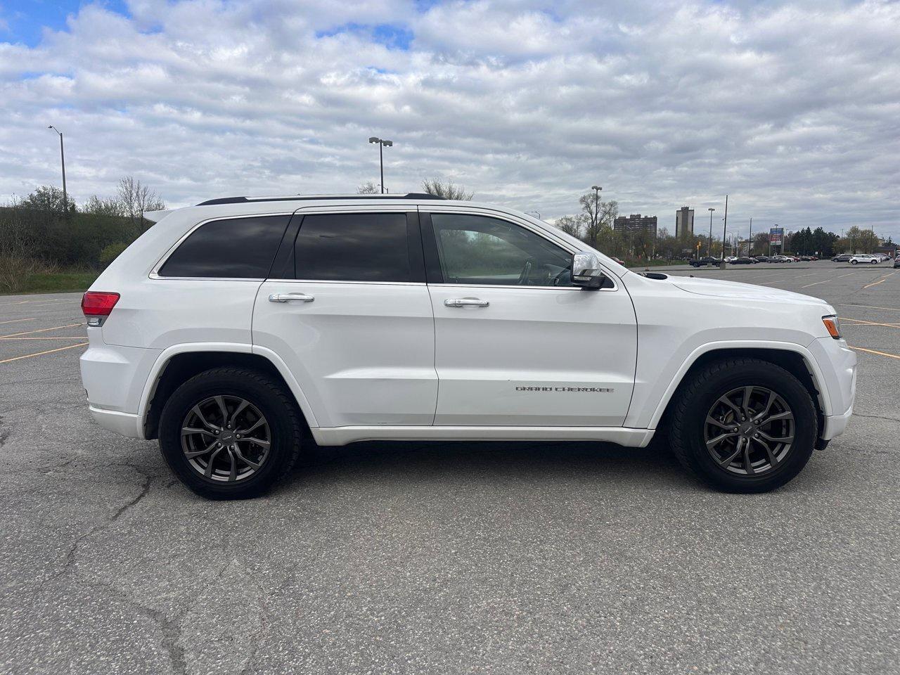 2015 Jeep Grand Cherokee Overland Photo
