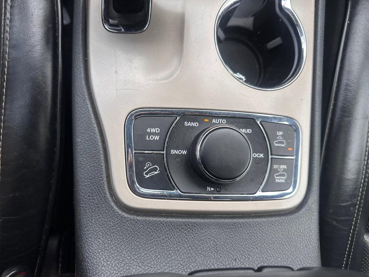 2015 Jeep Grand Cherokee Overland Photo