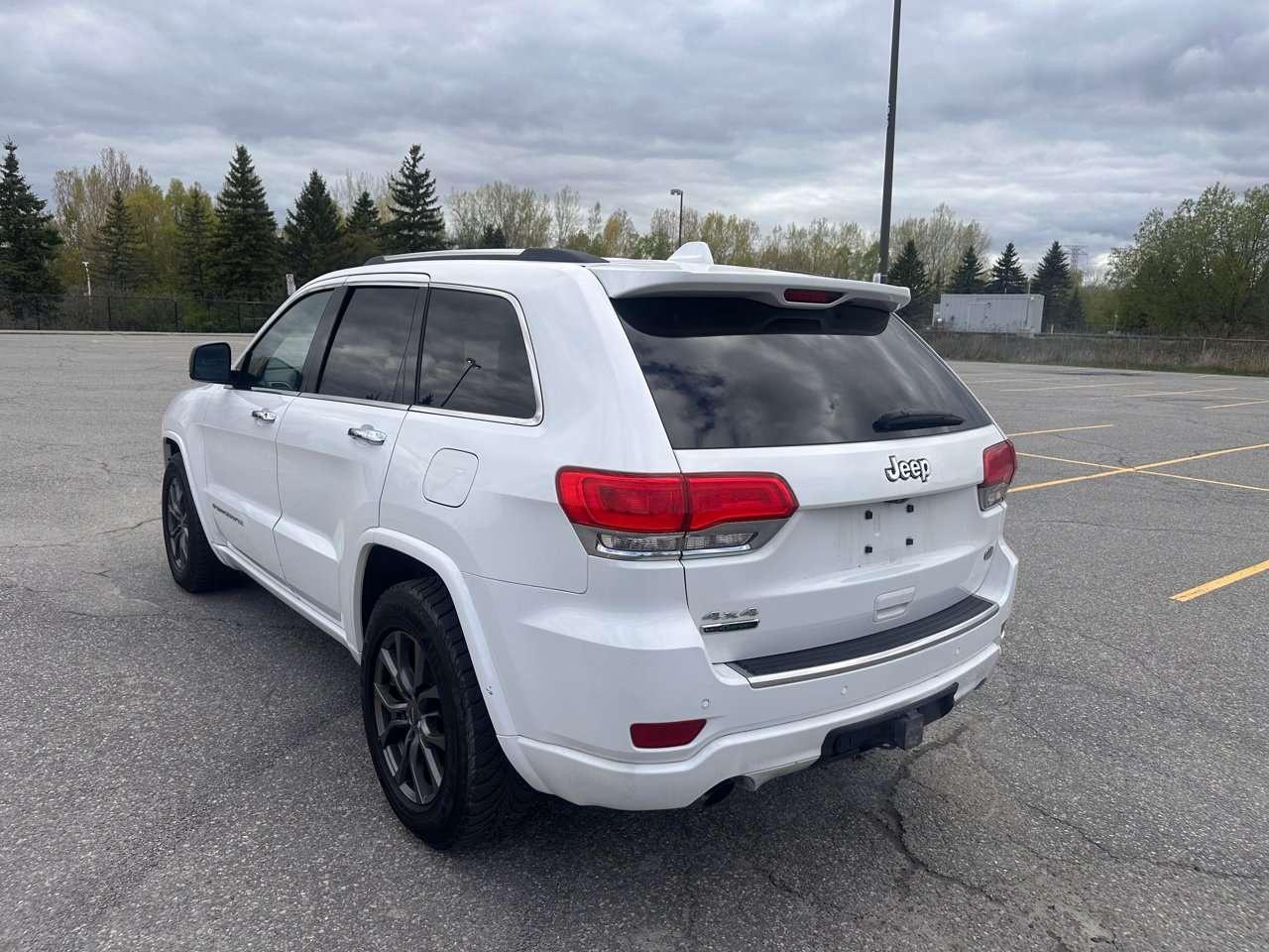 2015 Jeep Grand Cherokee Overland Photo
