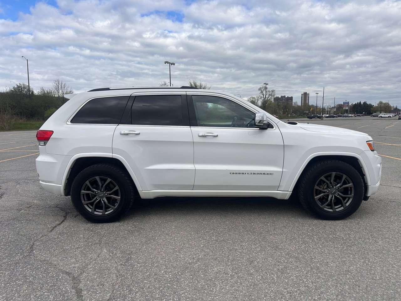 2015 Jeep Grand Cherokee Overland Photo
