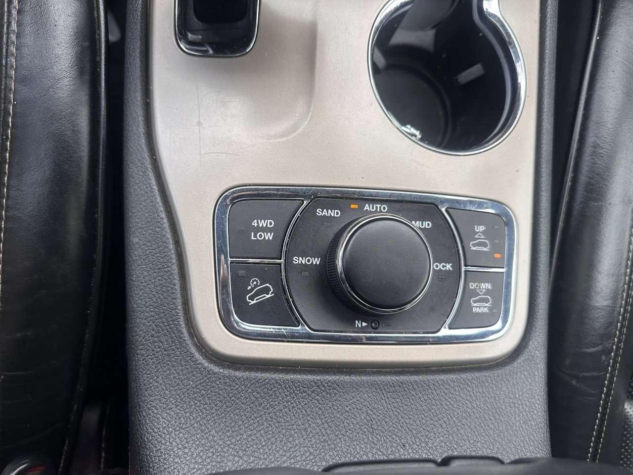 2015 Jeep Grand Cherokee Overland Photo