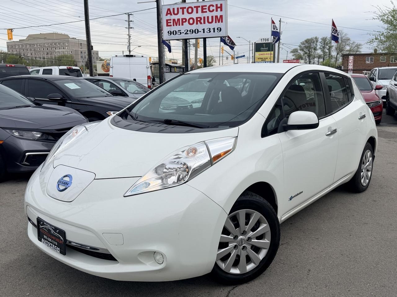 2017 Nissan Leaf S Pearl white   Rev Cam   Htd Seats