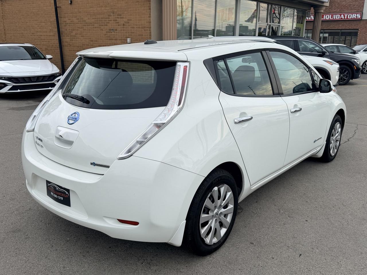 2017 Nissan Leaf S Pearl white   Rev Cam   Htd Seats Photo4