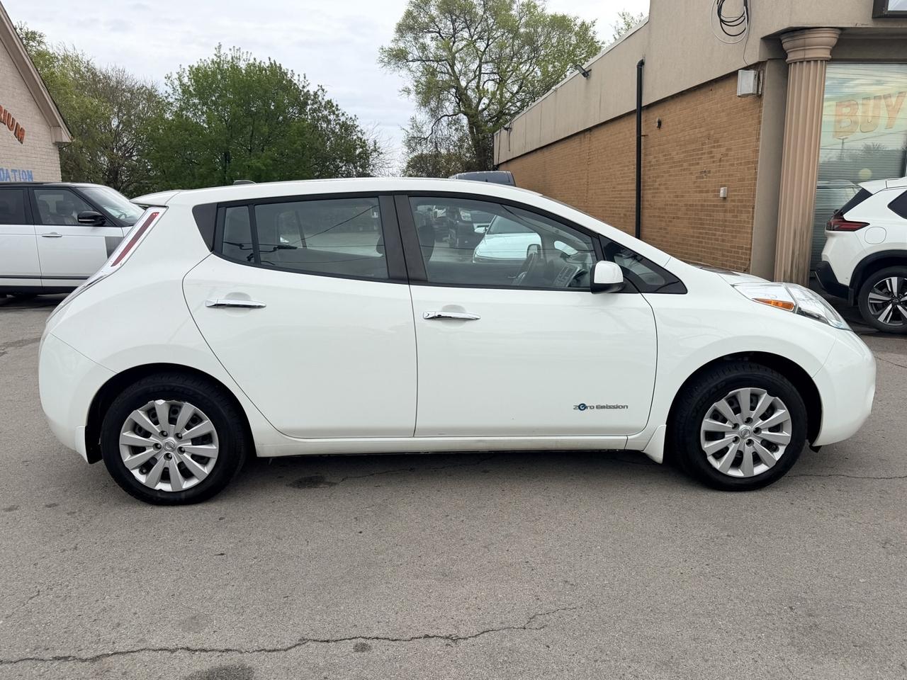 2017 Nissan Leaf S Pearl white   Rev Cam   Htd Seats Photo
