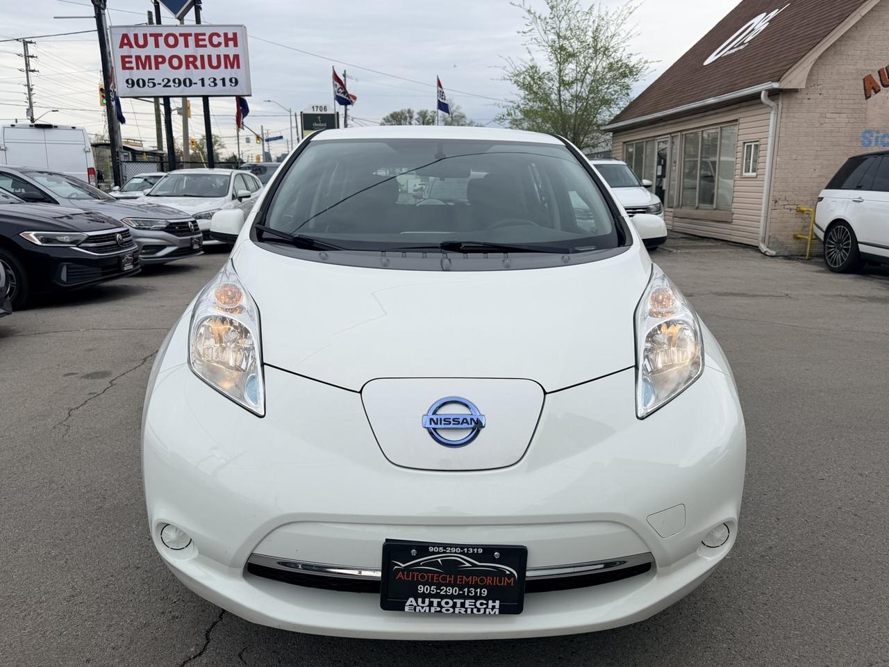2017 Nissan Leaf S Pearl white   Rev Cam   Htd Seats Photo