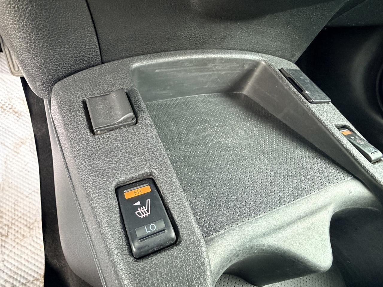 2017 Nissan Leaf S Pearl white   Rev Cam   Htd Seats Photo