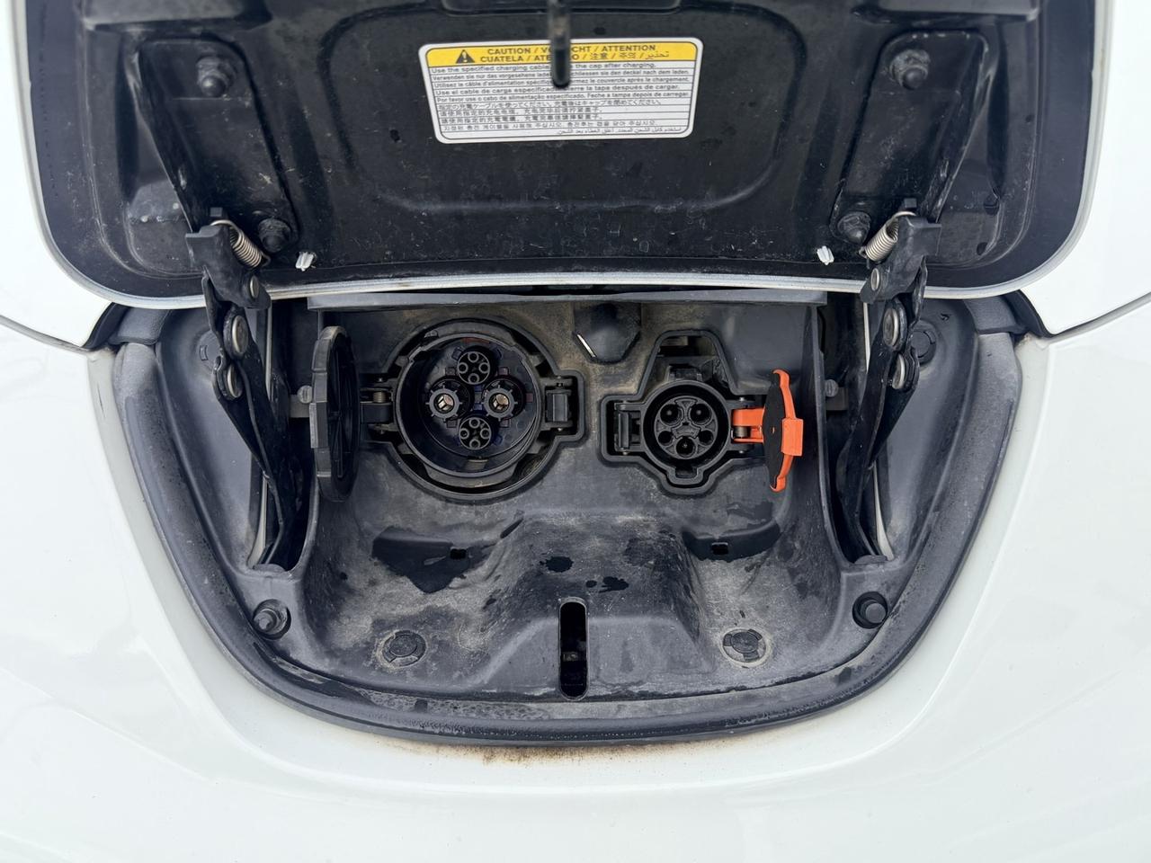 2017 Nissan Leaf S Pearl white   Rev Cam   Htd Seats Photo