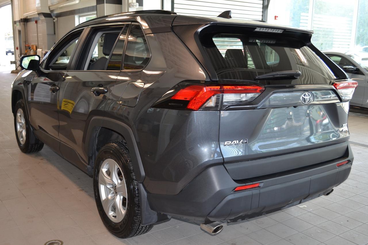 2021 Toyota RAV4 XLE Photo2