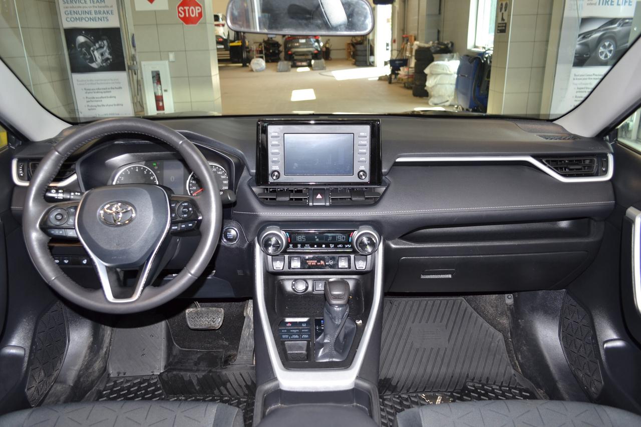 2021 Toyota RAV4 XLE Photo