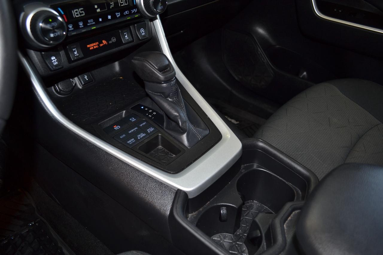 2021 Toyota RAV4 XLE Photo