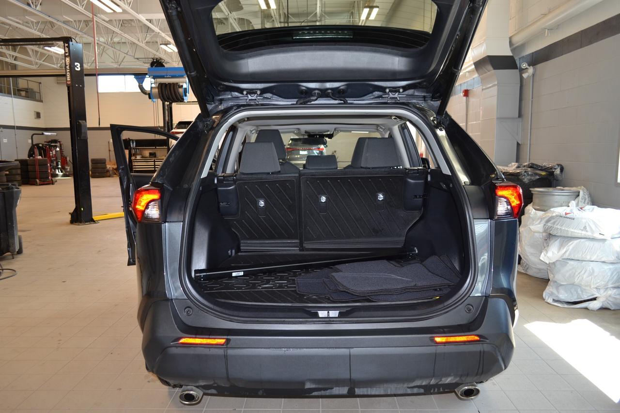 2021 Toyota RAV4 XLE Photo