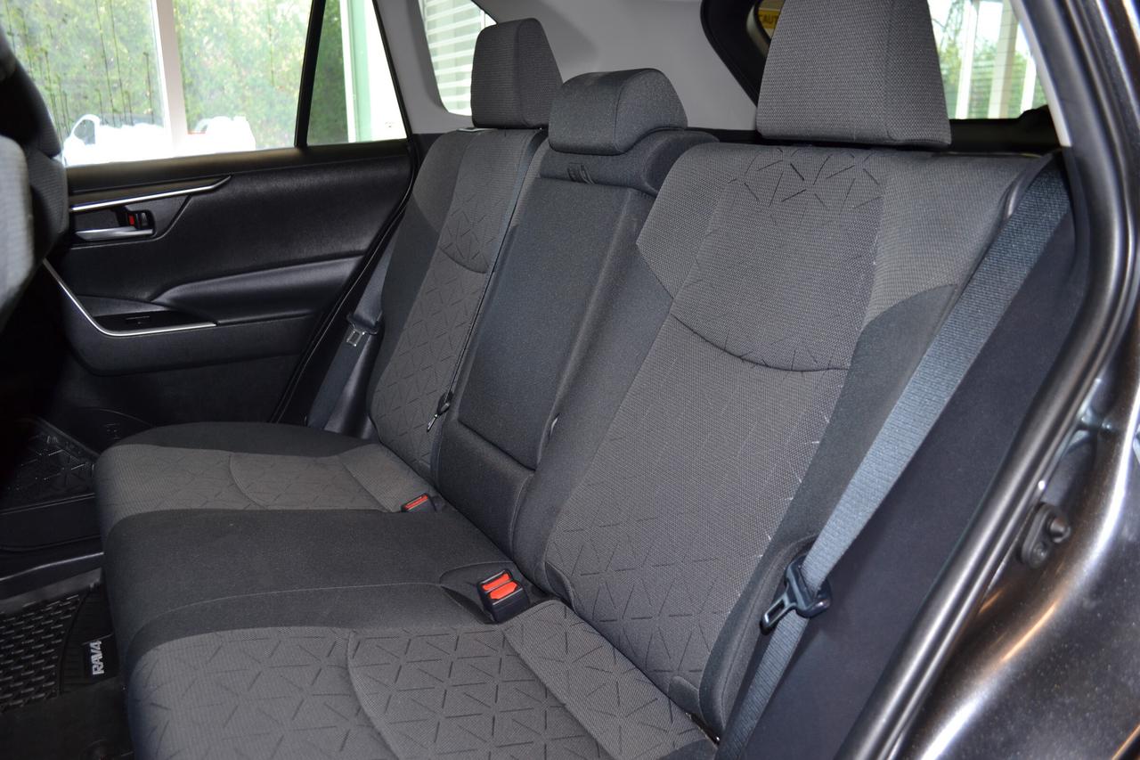 2021 Toyota RAV4 XLE Photo