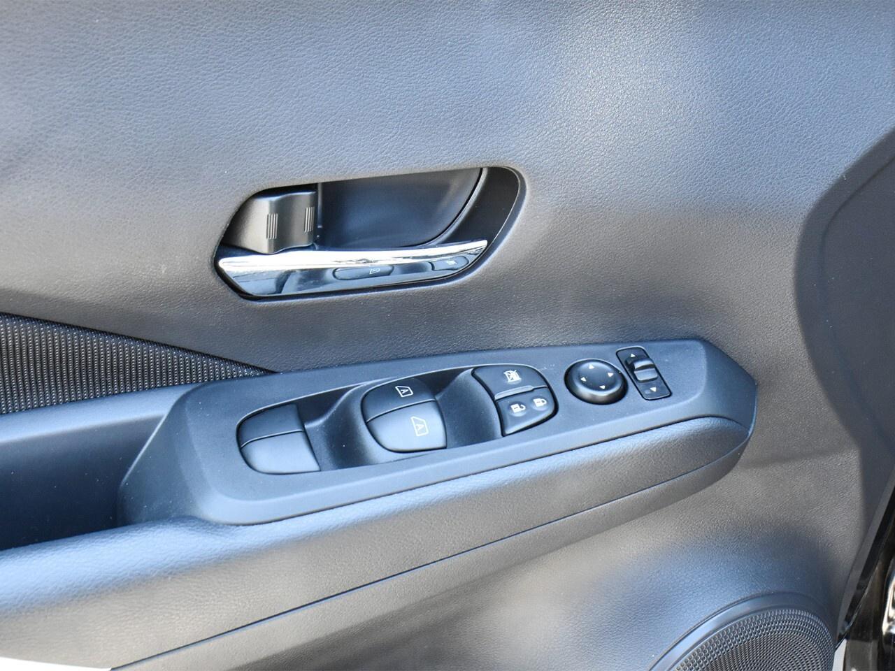 2024 Nissan Kicks REMOTE START, APPLE CARPLAY, BLIND SPOT ASSIST Photo
