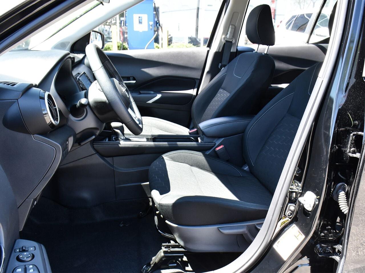 2024 Nissan Kicks REMOTE START, APPLE CARPLAY, BLIND SPOT ASSIST Photo