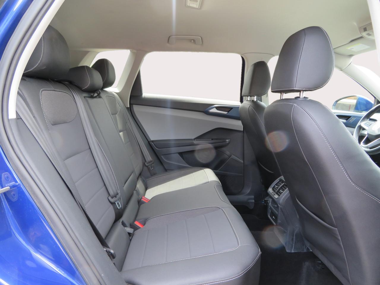 2024 Volkswagen Taos SE Photo