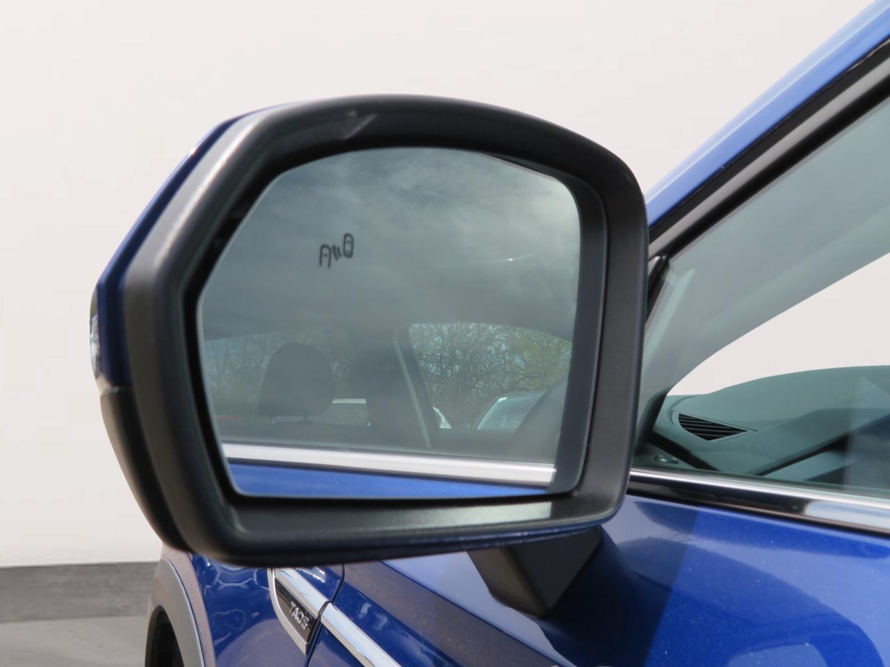 2024 Volkswagen Taos SE Photo