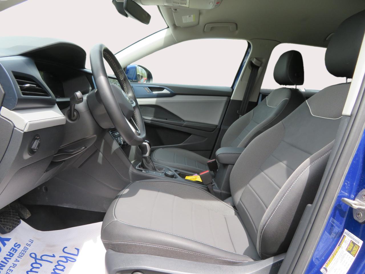 2024 Volkswagen Taos SE Photo