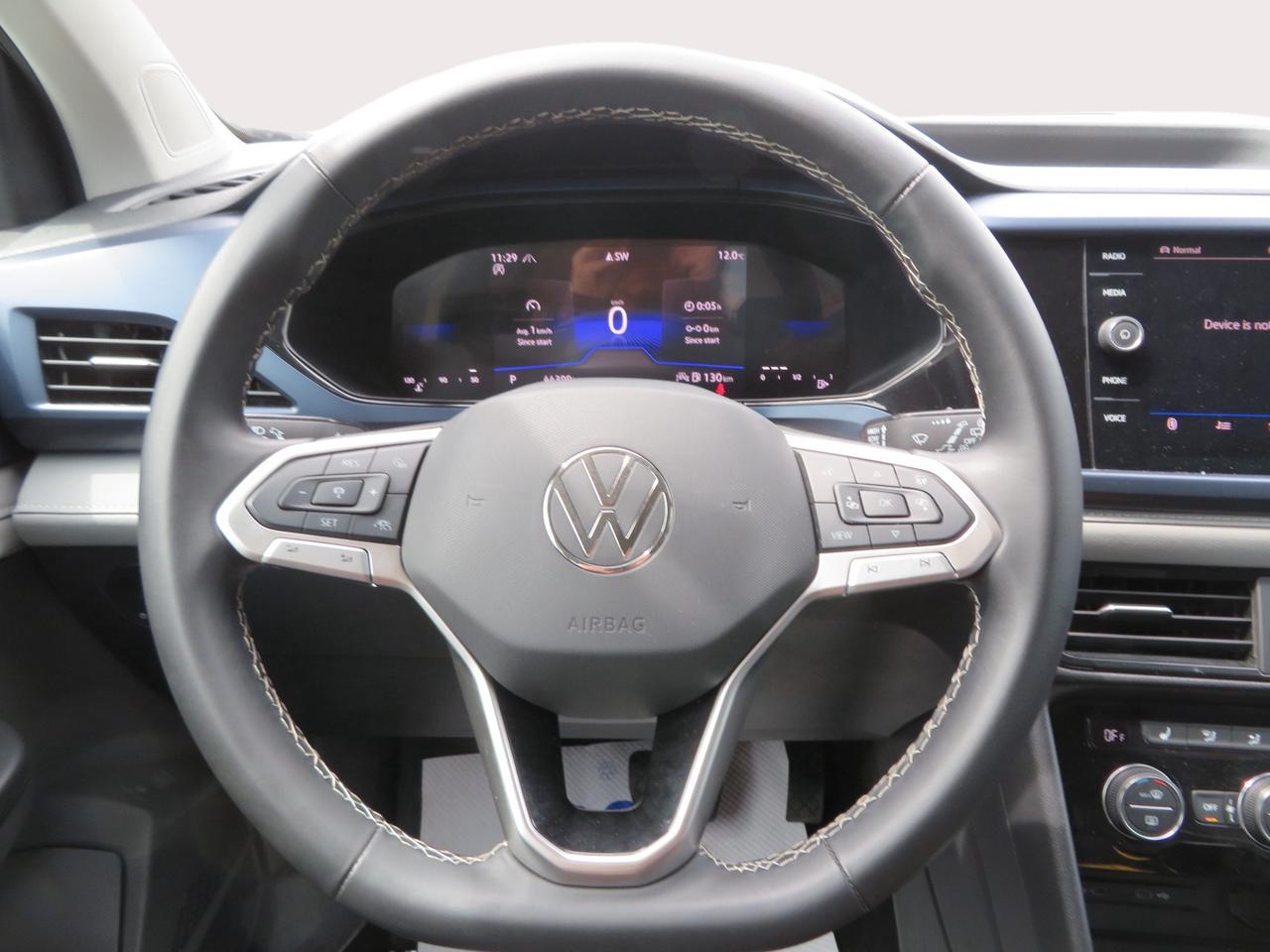 2024 Volkswagen Taos SE Photo