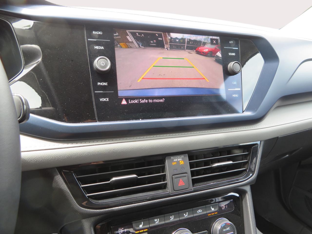 2024 Volkswagen Taos SE Photo