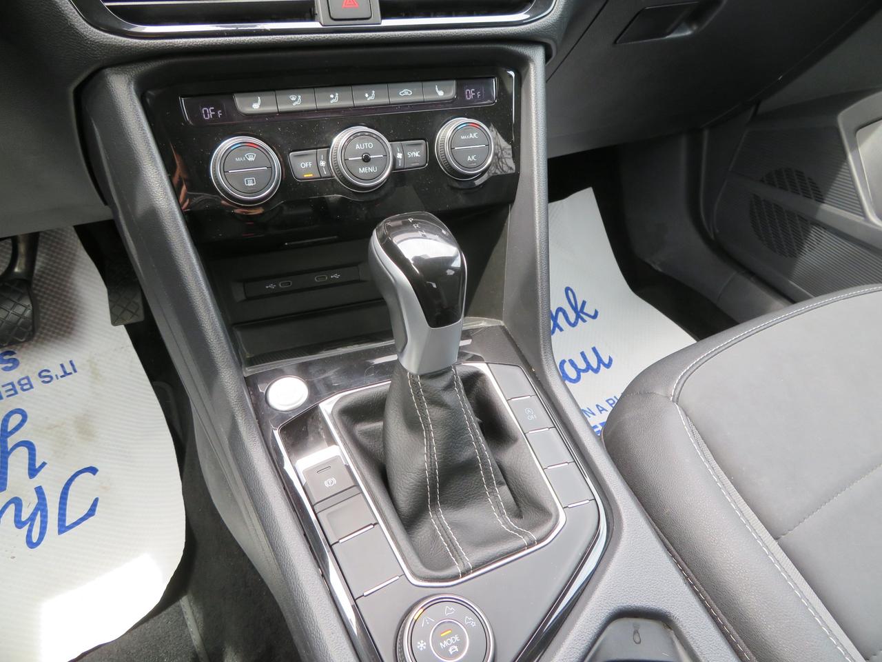 2024 Volkswagen Taos SE Photo