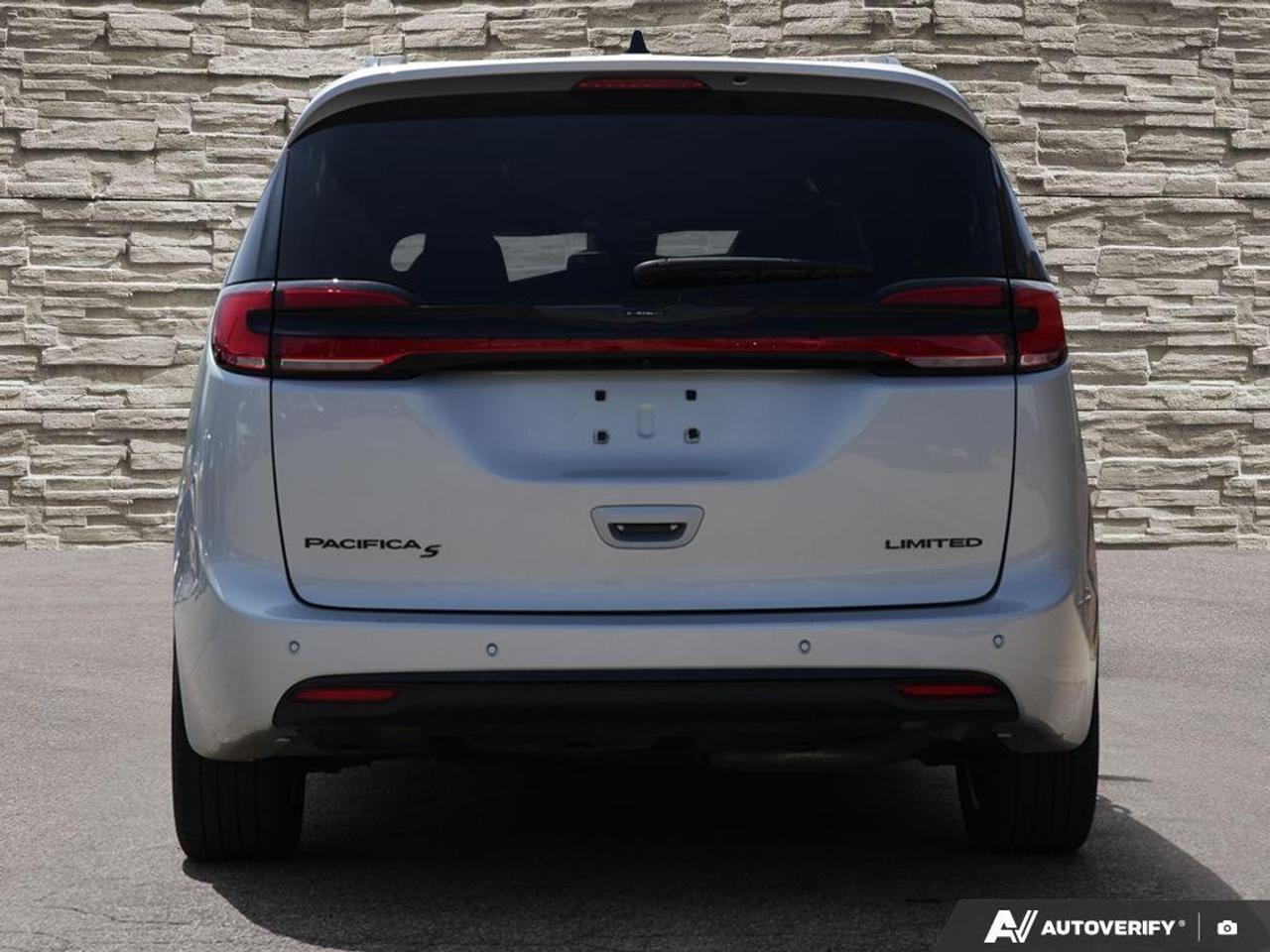 2024 Chrysler Pacifica Limited Front-Wheel Drive Passenger Van Photo4