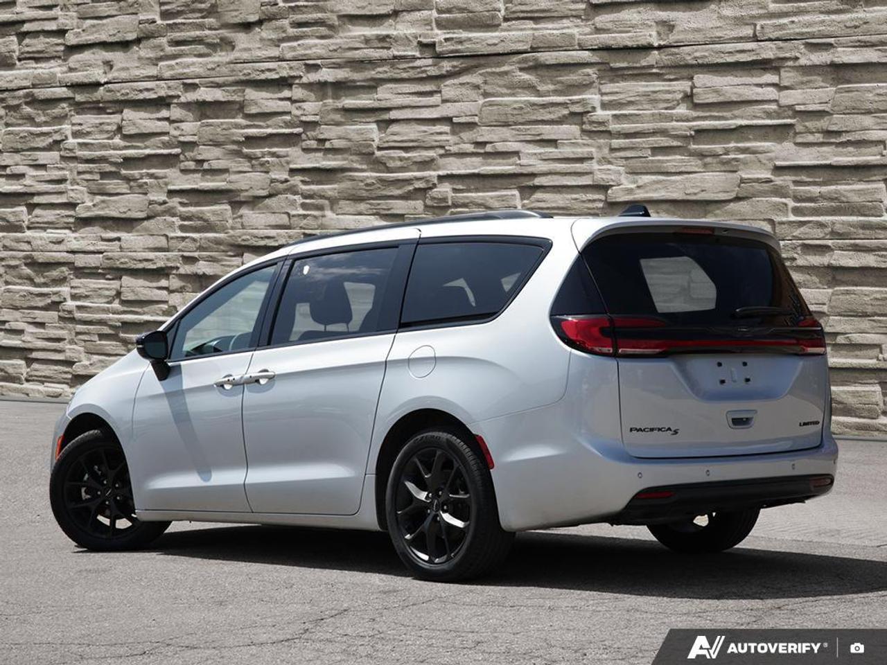 2024 Chrysler Pacifica Limited Front-Wheel Drive Passenger Van Photo