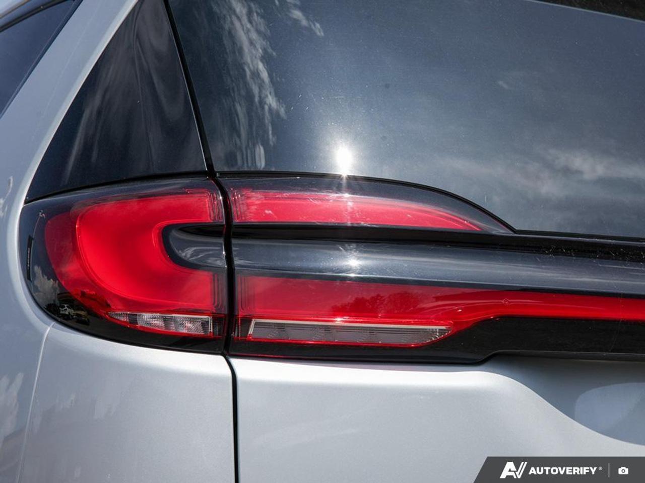 2024 Chrysler Pacifica Limited Front-Wheel Drive Passenger Van Photo