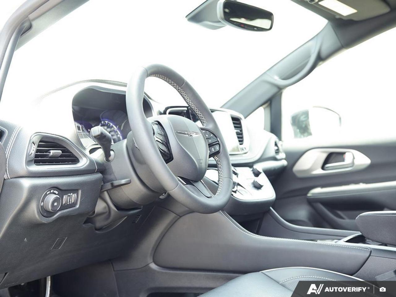 2024 Chrysler Pacifica Limited Front-Wheel Drive Passenger Van Photo