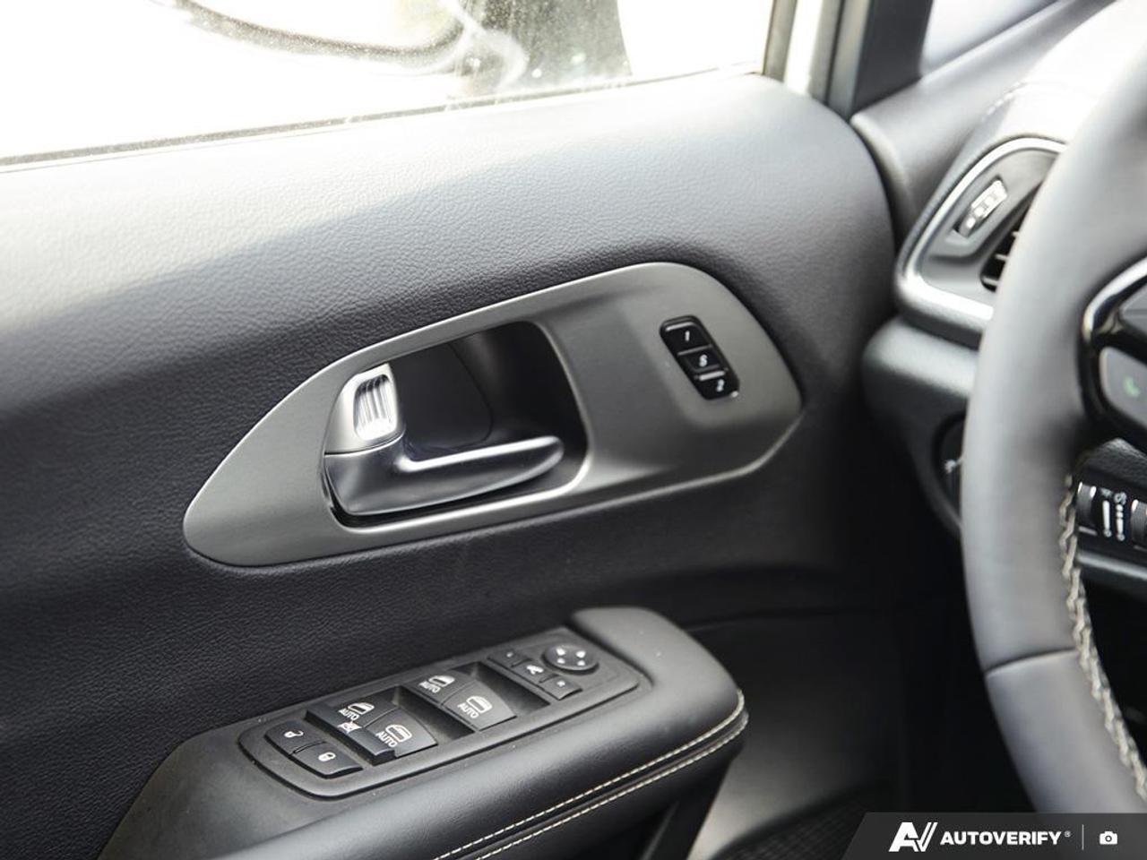 2024 Chrysler Pacifica Limited Front-Wheel Drive Passenger Van Photo