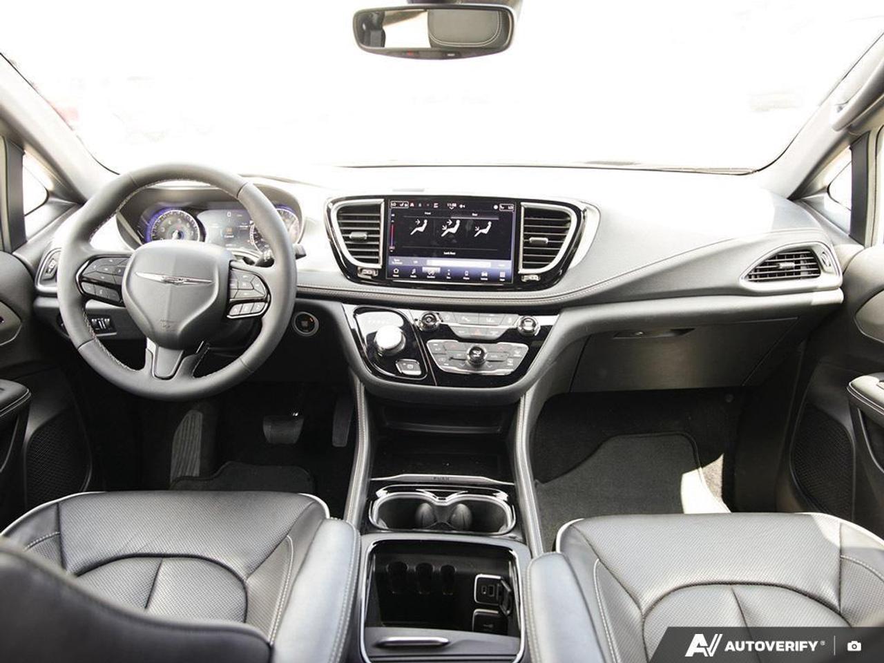 2024 Chrysler Pacifica Limited Front-Wheel Drive Passenger Van Photo