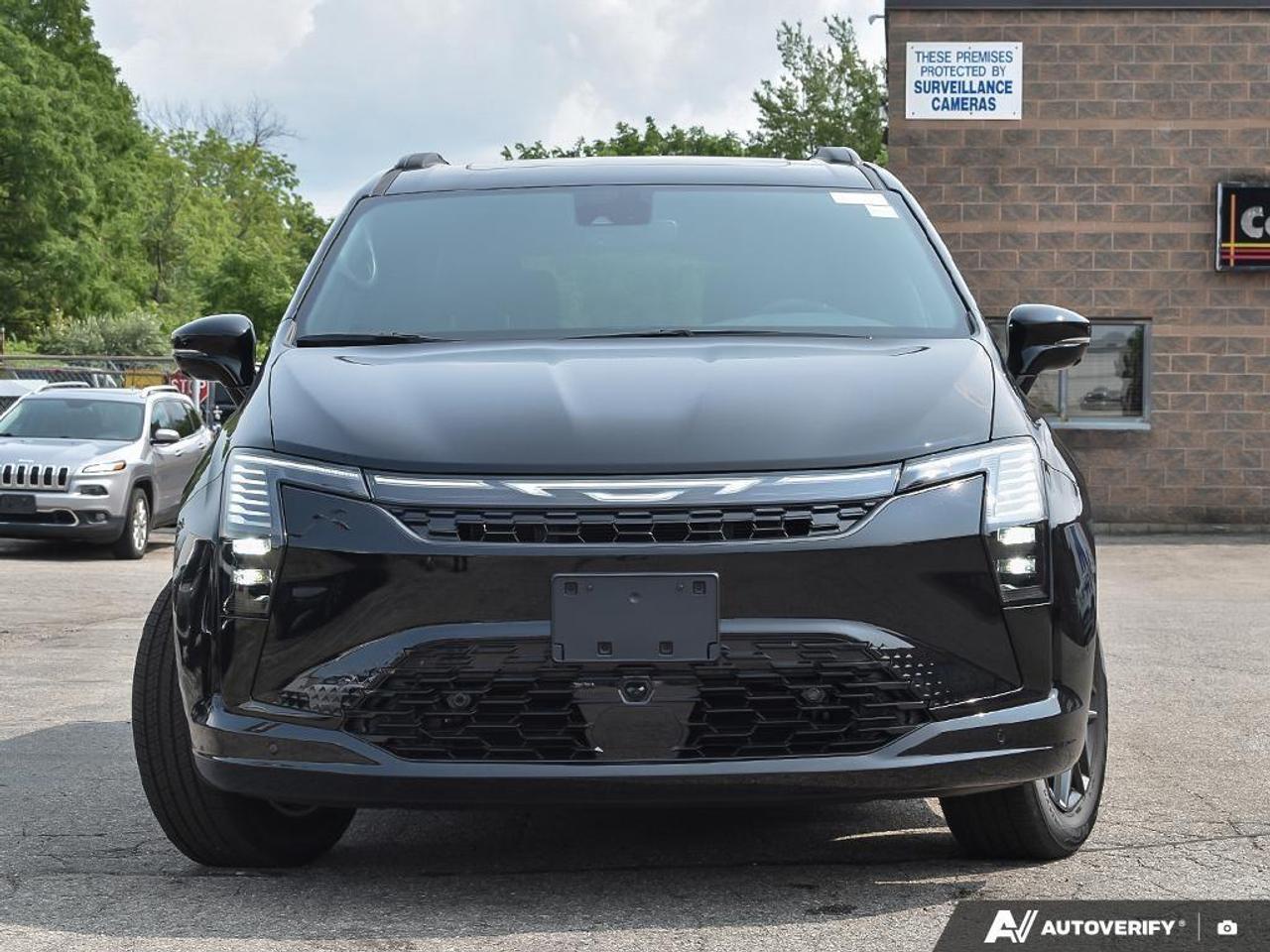 2027 Chrysler Pacifica Select All-Wheel Drive Passenger Van Photo