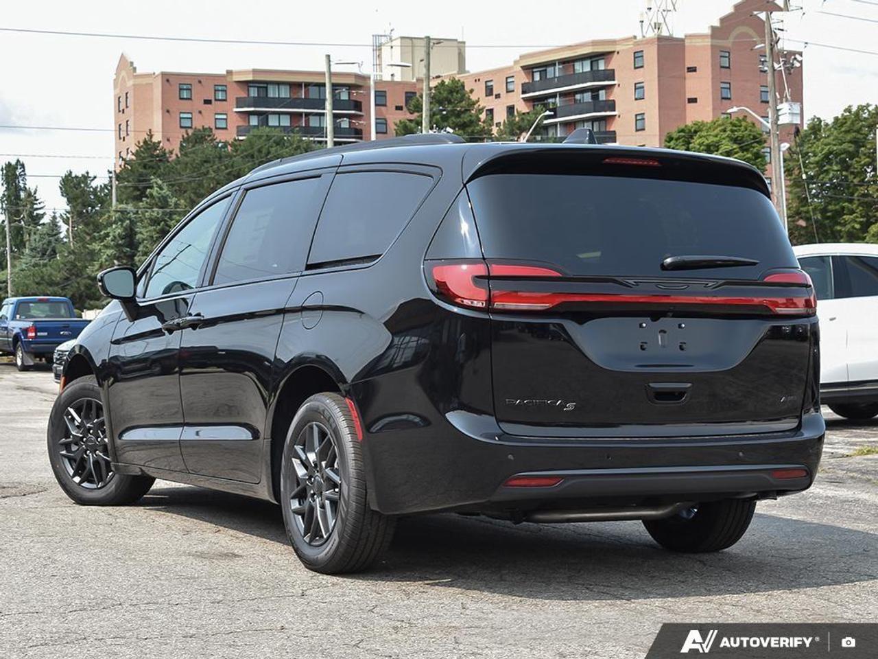 2027 Chrysler Pacifica Select All-Wheel Drive Passenger Van Photo3