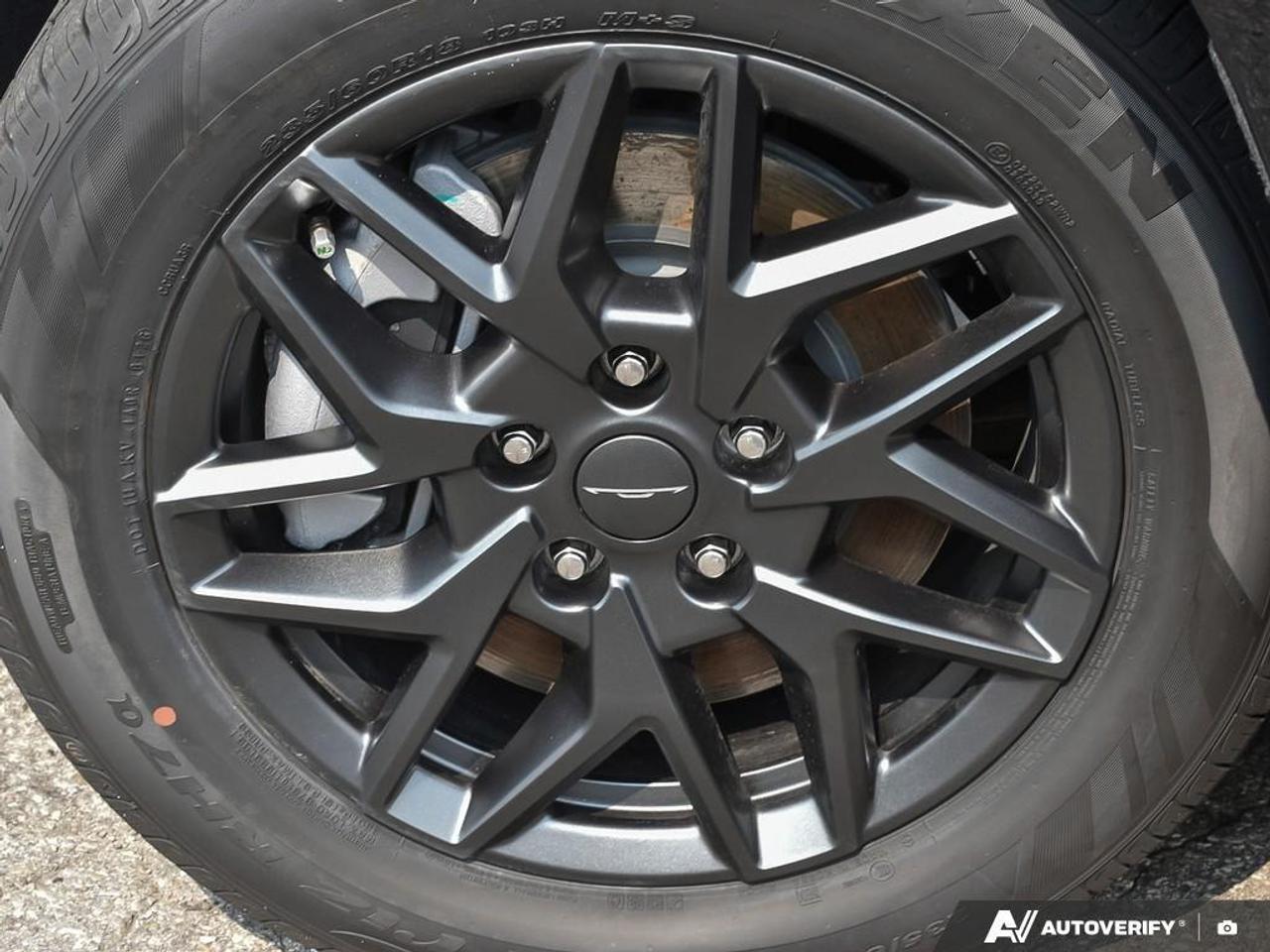 2027 Chrysler Pacifica Select All-Wheel Drive Passenger Van Photo