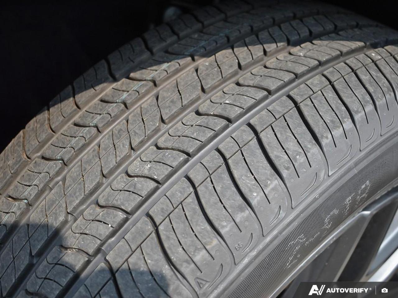 2027 Chrysler Pacifica Select All-Wheel Drive Passenger Van Photo